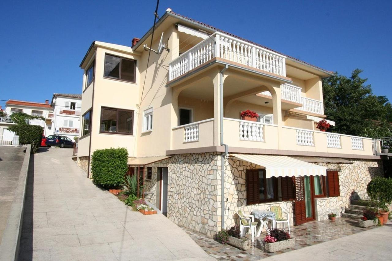 Apartman 23 *